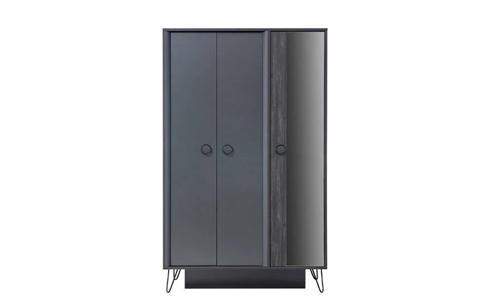 Schwarzer Kleiderschrank